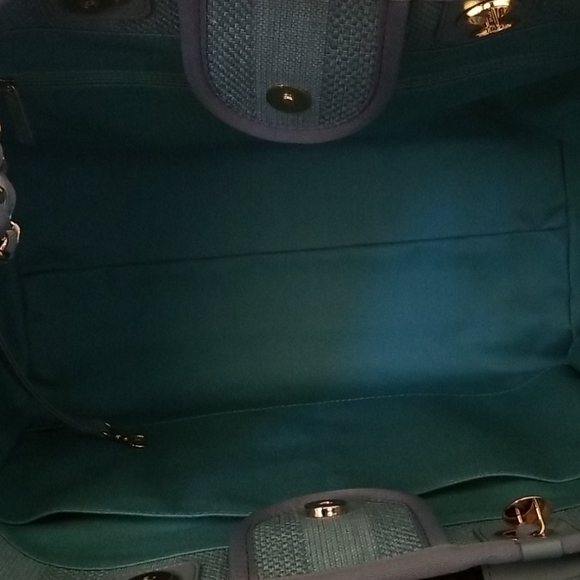 SOLD 💗 Chanel Deauville Large Teal - Picture 4 of 5